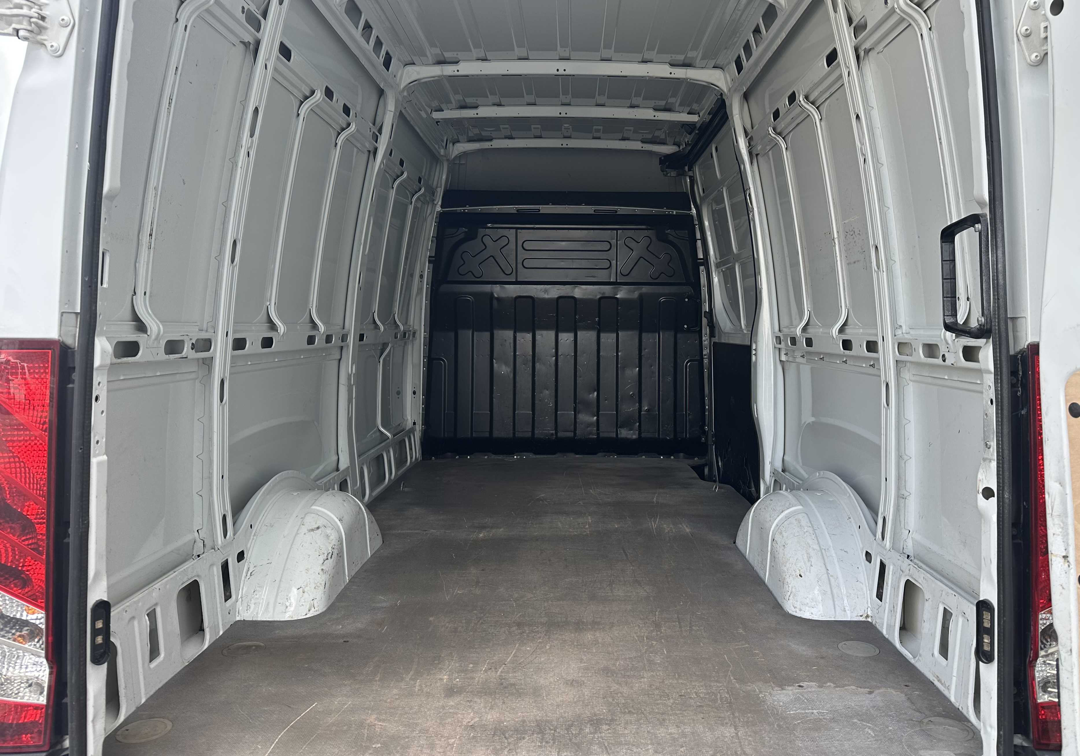 IVECO Daily 2.3 TD 35S 16 A8 V 3520LH2 12 M3