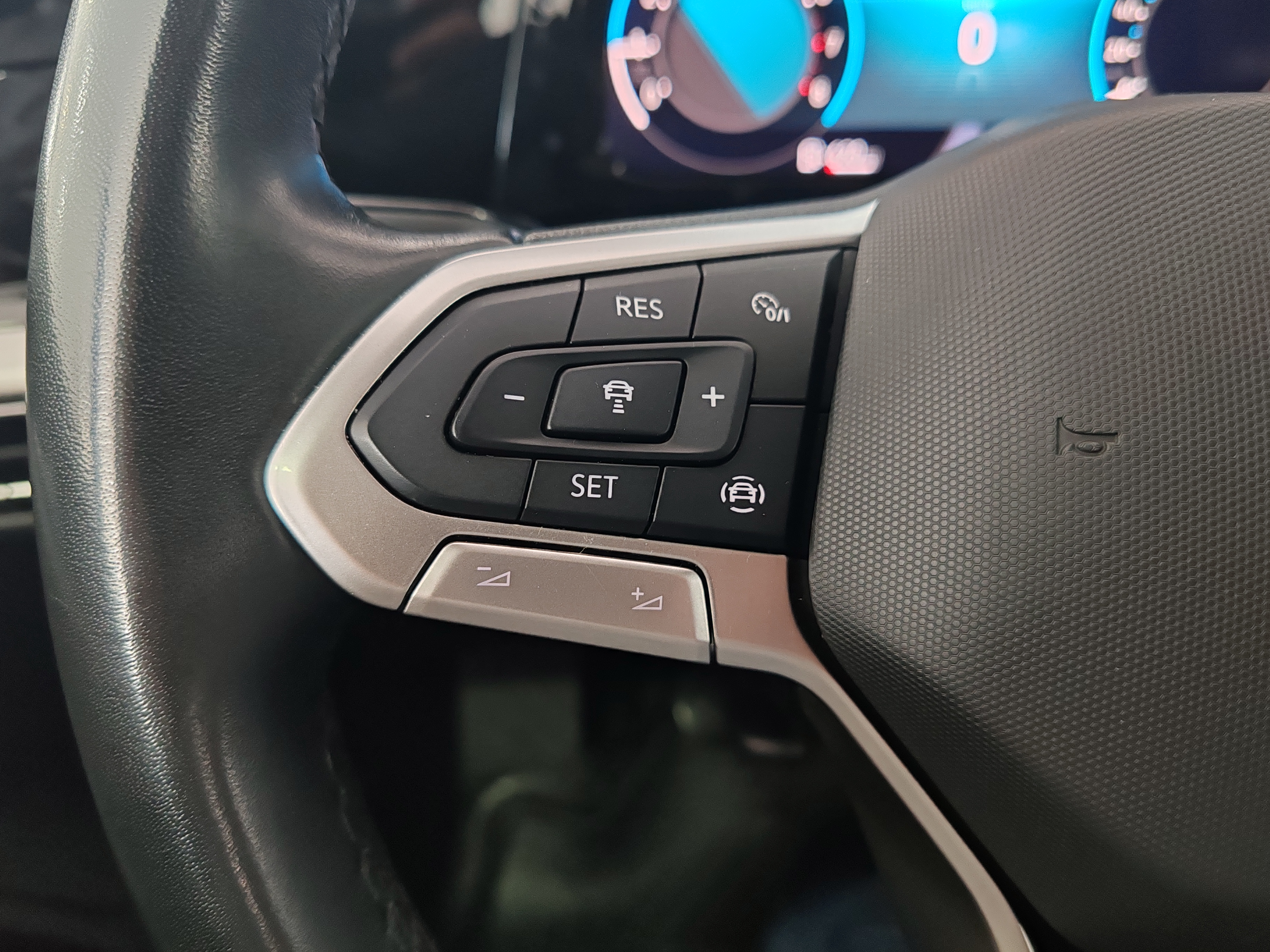 VOLKSWAGEN GOLF TSI