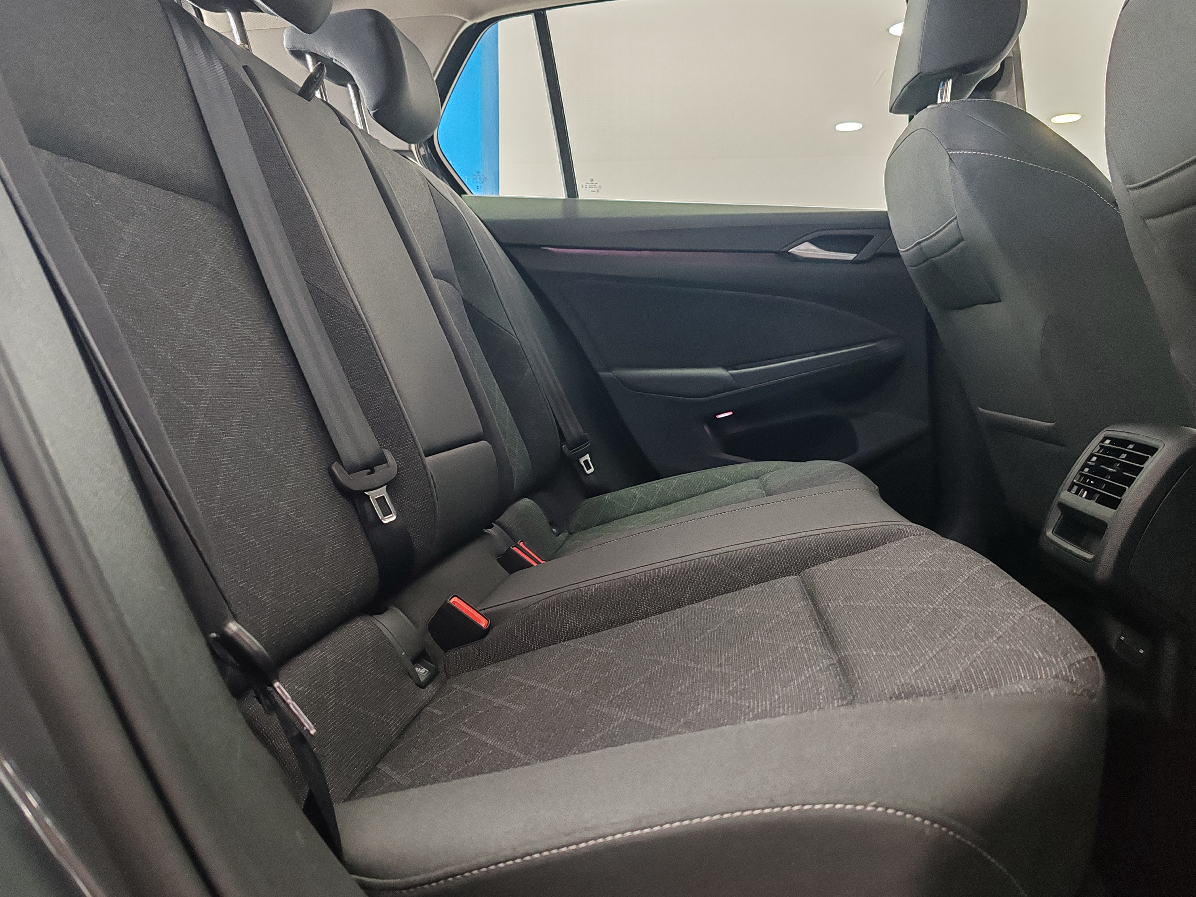 VOLKSWAGEN GOLF TSI