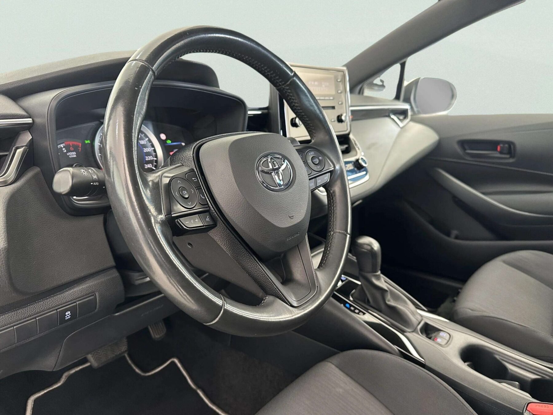 TOYOTA Corolla 1.8 125H ACTIVE ECVT
