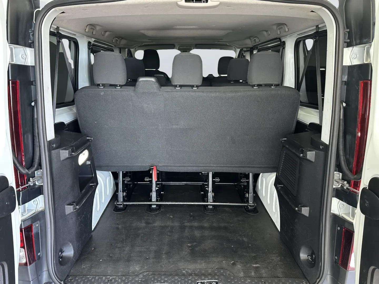 RENAULT Trafic Passenger Energy Blue dCi 