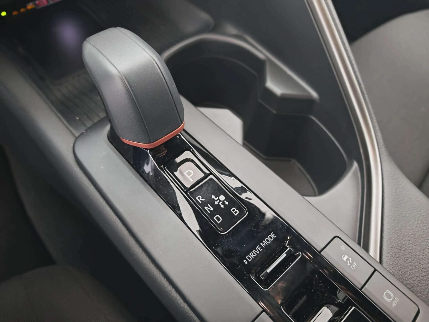 TOYOTA C-HR 1.8 Advance Hybrid 140