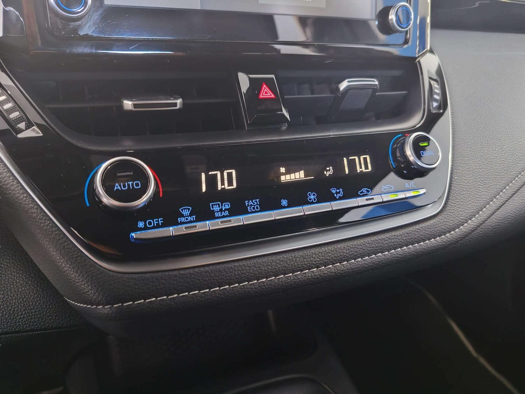 TOYOTA Corolla 1.8 125H ACTIVE TECH ECVT