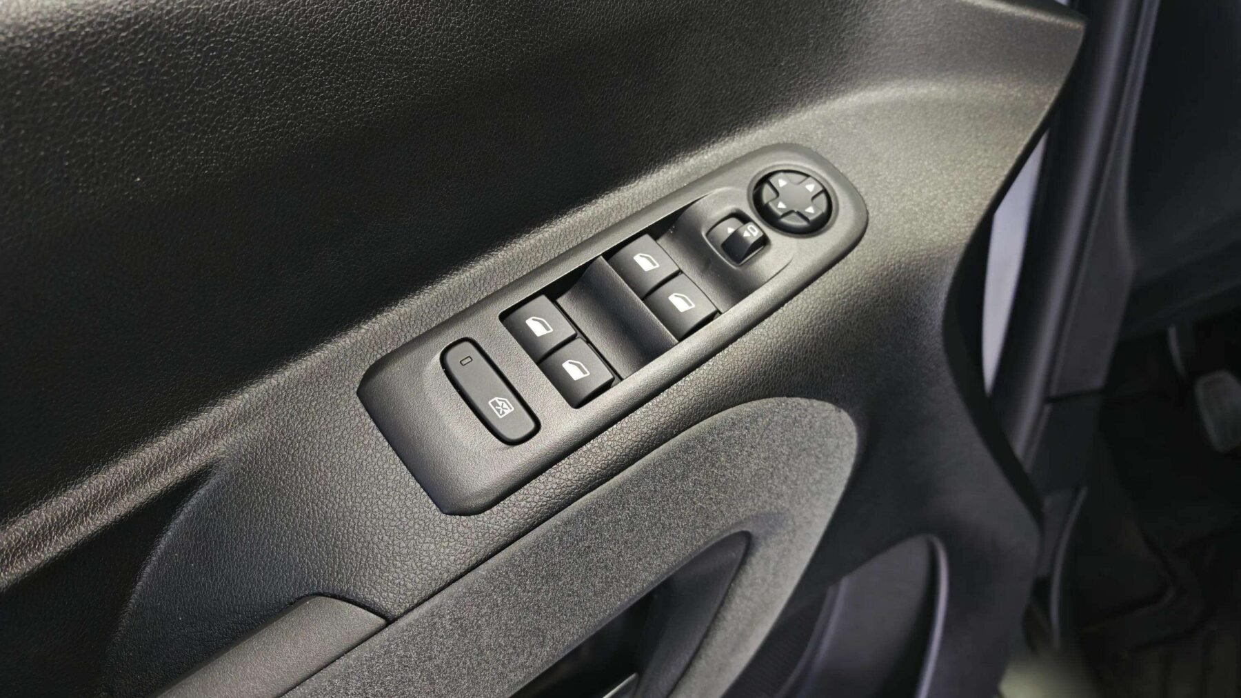 PEUGEOT Rifter Allure BlueHDi 100