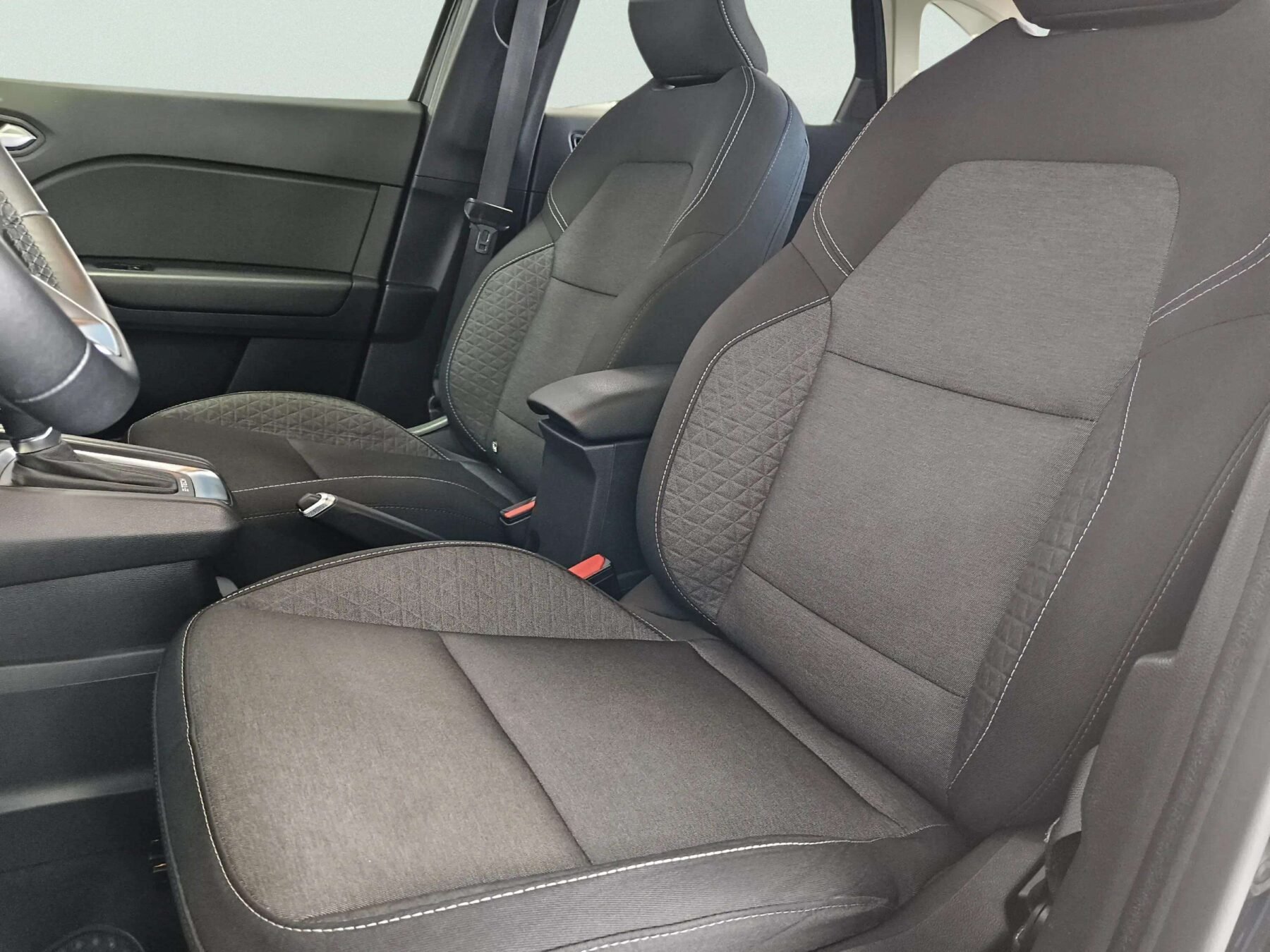 RENAULT Captur ETech engineered HEV