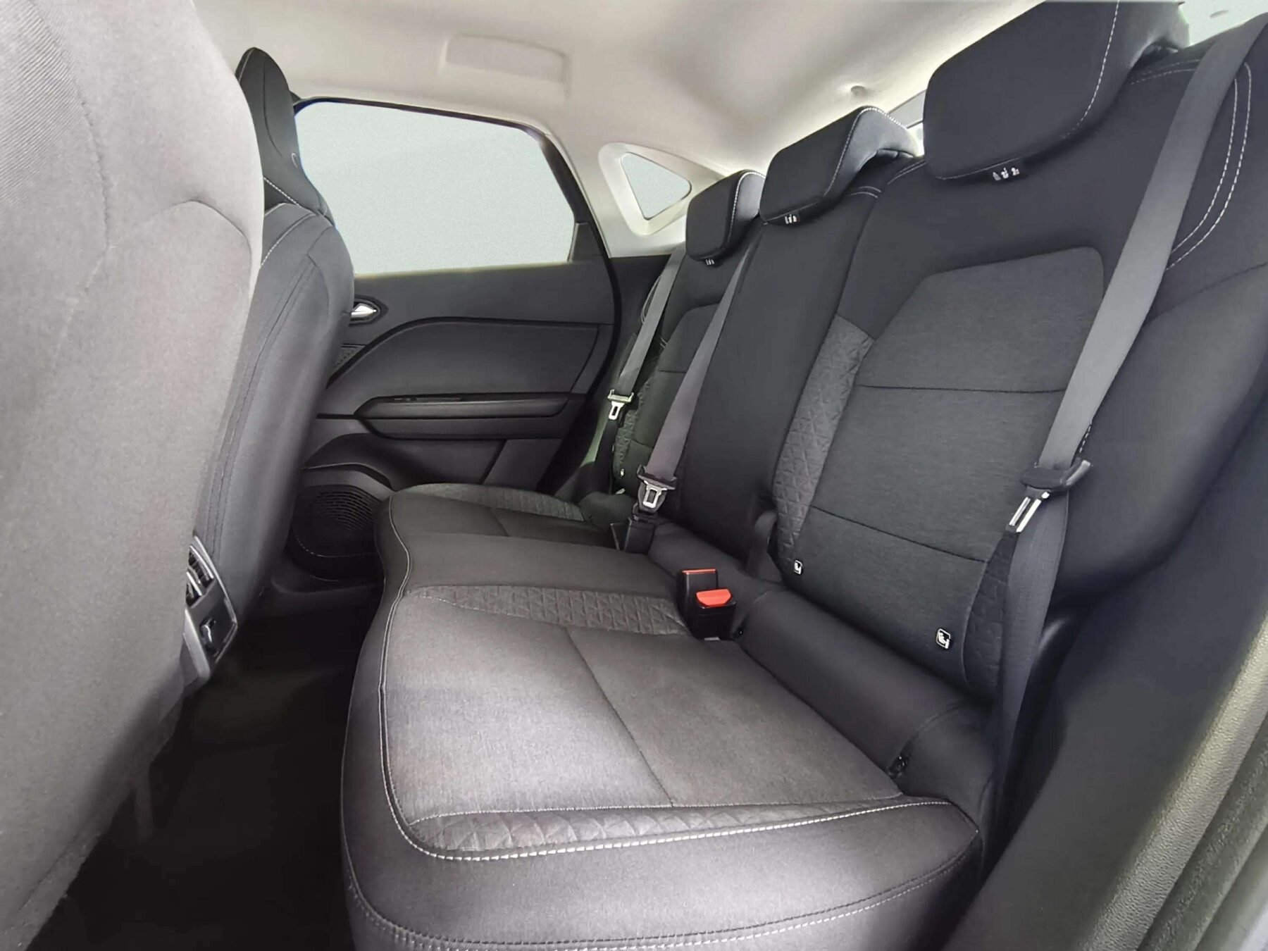 RENAULT Captur ETech engineered HEV